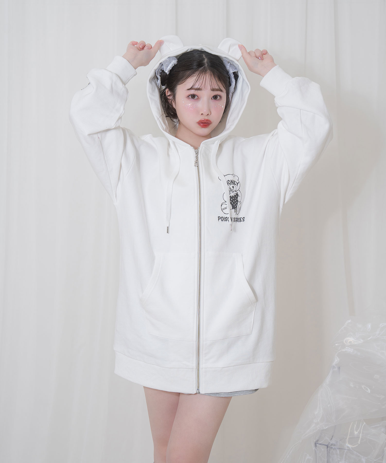 クマ耳毒いちごパーカー – BUNNY APARTMENT