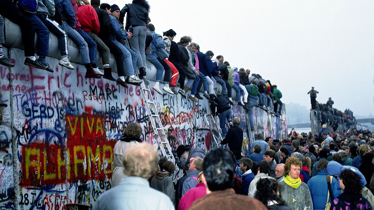 ベルリンの壁崩壊から30年、今も続く心の東西分断：日経ビジネス電子版