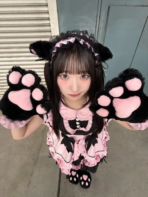 LOVE・齋藤樹愛羅、黒猫メイド姿で遅めのハロウィン♡ | BUZZチケ