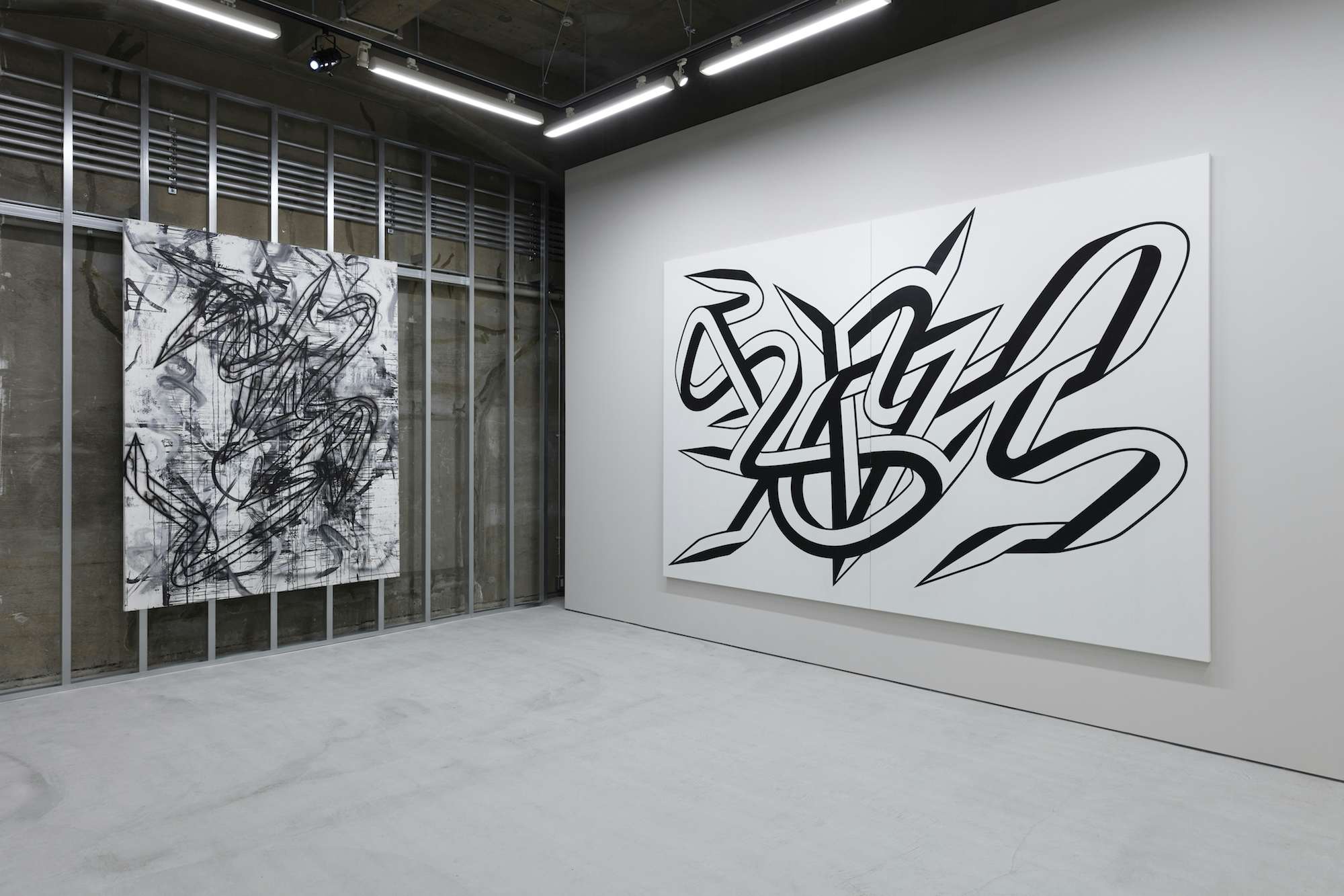 新しい書としての絵画。保坂健二朗評 大山エンリコイサム個展「Black