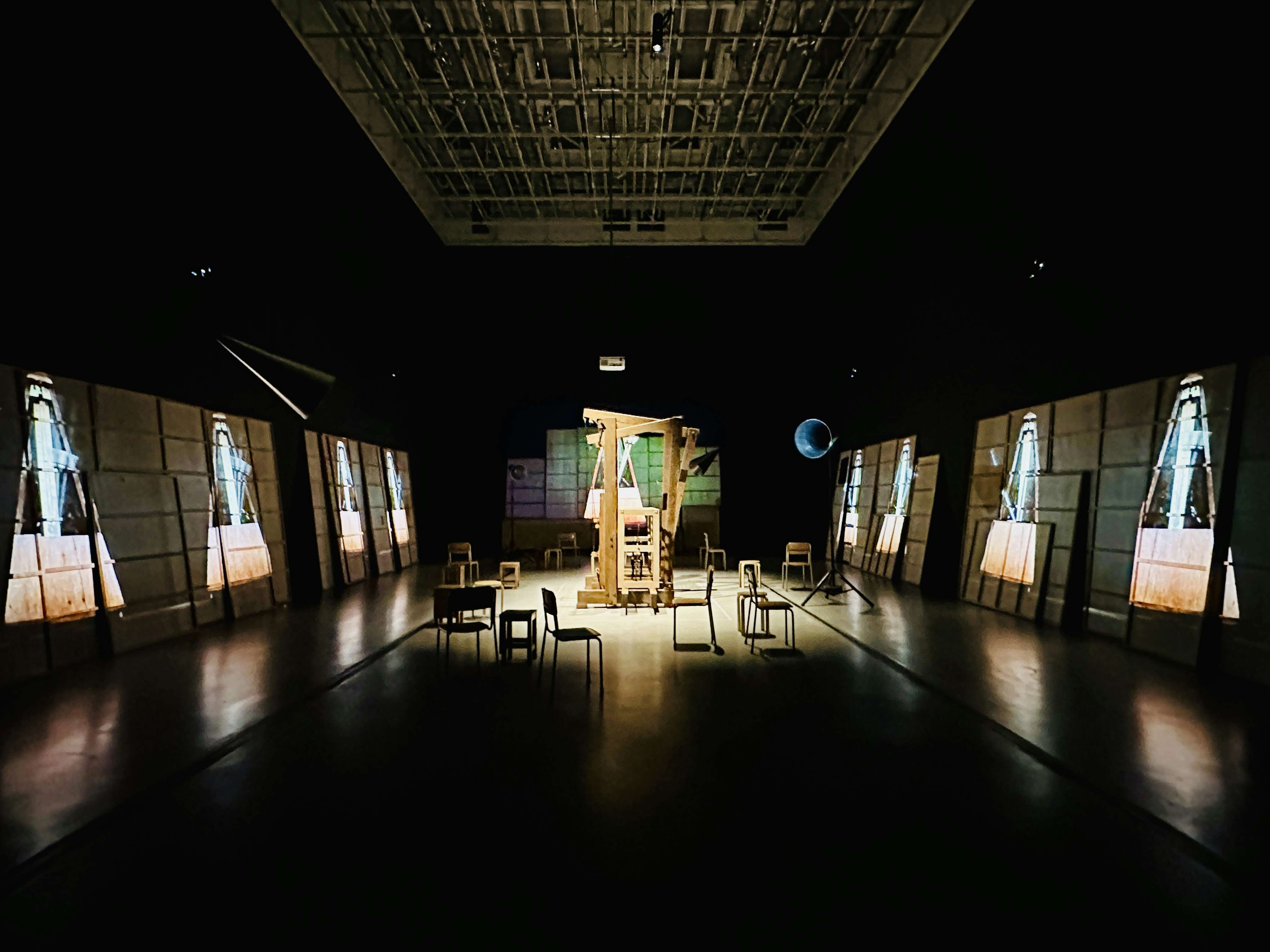 デヴィッド・ホーヴィッツ「Is it too confusing?」（TARO NASU