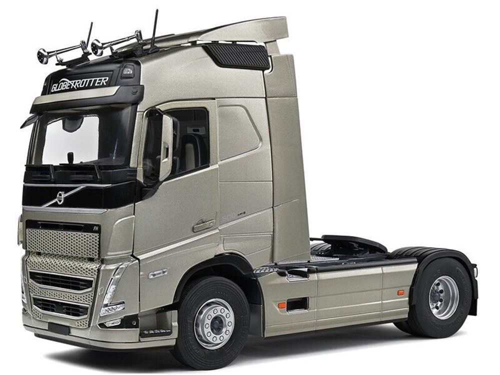 Solido S2400101 Semi Truck Edition 2022 Volvo FH Globetrotter XL 1