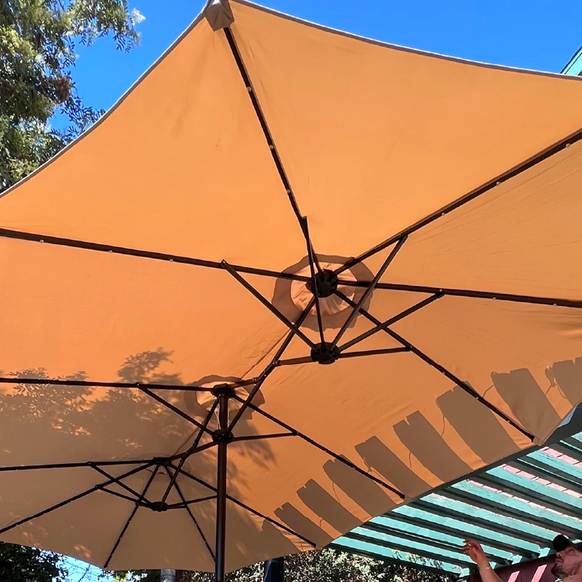 Large-Umbrella_d8279dc3-1d43-