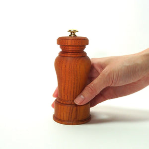 木工ヤマニ デザインと使い心地を兼ね備えた「ペッパーミル」 – By Emotion