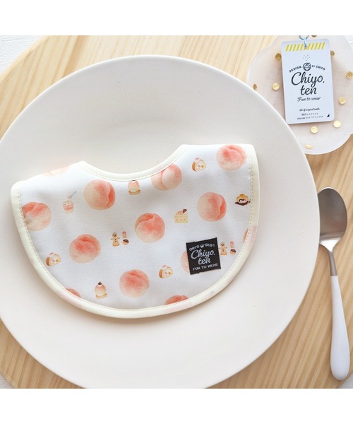 chiyo.ten】桃のパティスリー おいしいスタイ/ベビースタイ / ビブ
