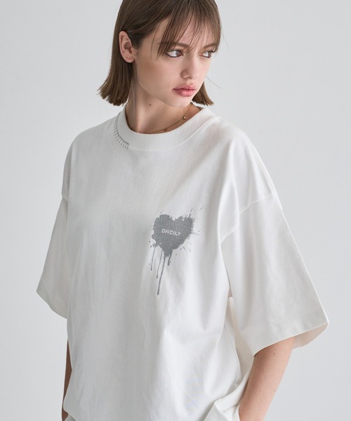 ONCILY（オンシェリー）の「HEART LOGO STITCH T-SHIRT / ハートロゴ