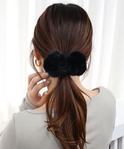 セール】ファー ボンボン ヘアゴム 2セット（ヘアゴム）｜CEMONEMO