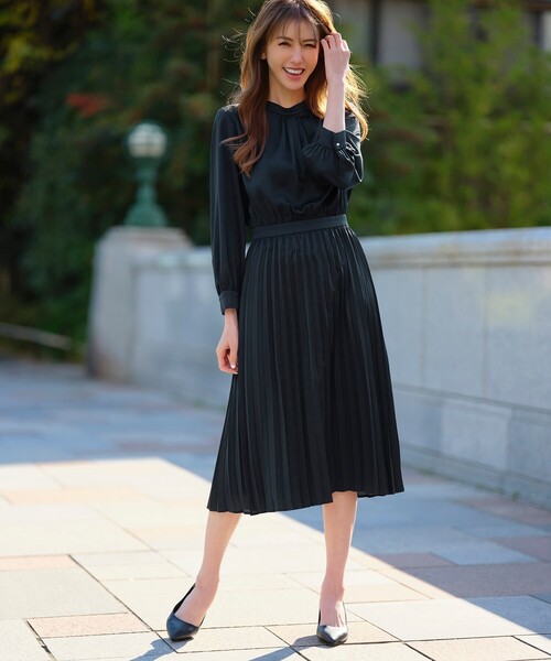 セール】≪通勤・セレモニー対応≫ サテンプリーツワンピース【洗濯機