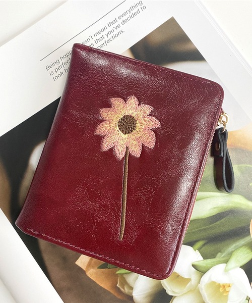セール】フラワー 刺繍 レザー調 スクエア 二つ折り 財布（財布