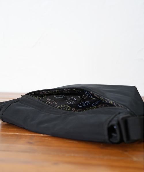 CONVERSE（コンバース）の「ちいかわ × コンバース メッセンジャー