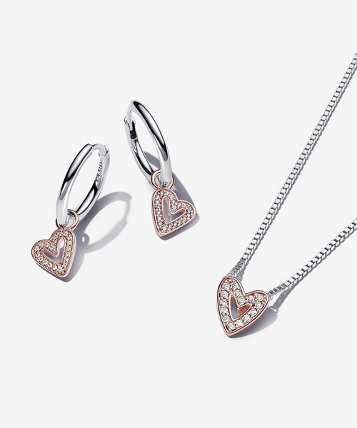 PANDORA（パンドラ）の「フリーハンド ハート ピアス ネックレス