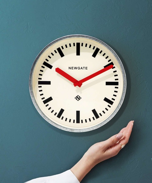 セール】Newgate The Luggage Modern Industrial Wall Clock ニュー