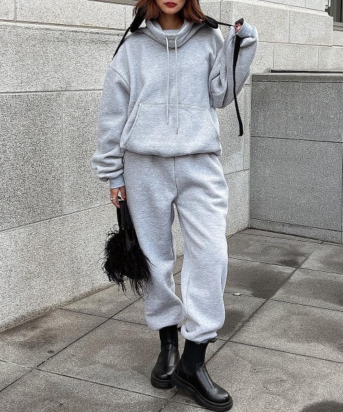 esutoreja（エストレジャ）の「デザインネックスウェットセットアップ