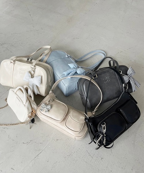 セール】エンボスロゴ入りスクエアボストンバッグ（ボストンバッグ