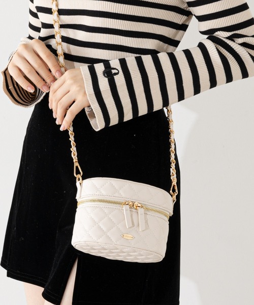 Chico（チコ）の「【新色追加】キルティングチェーンバニティーバック