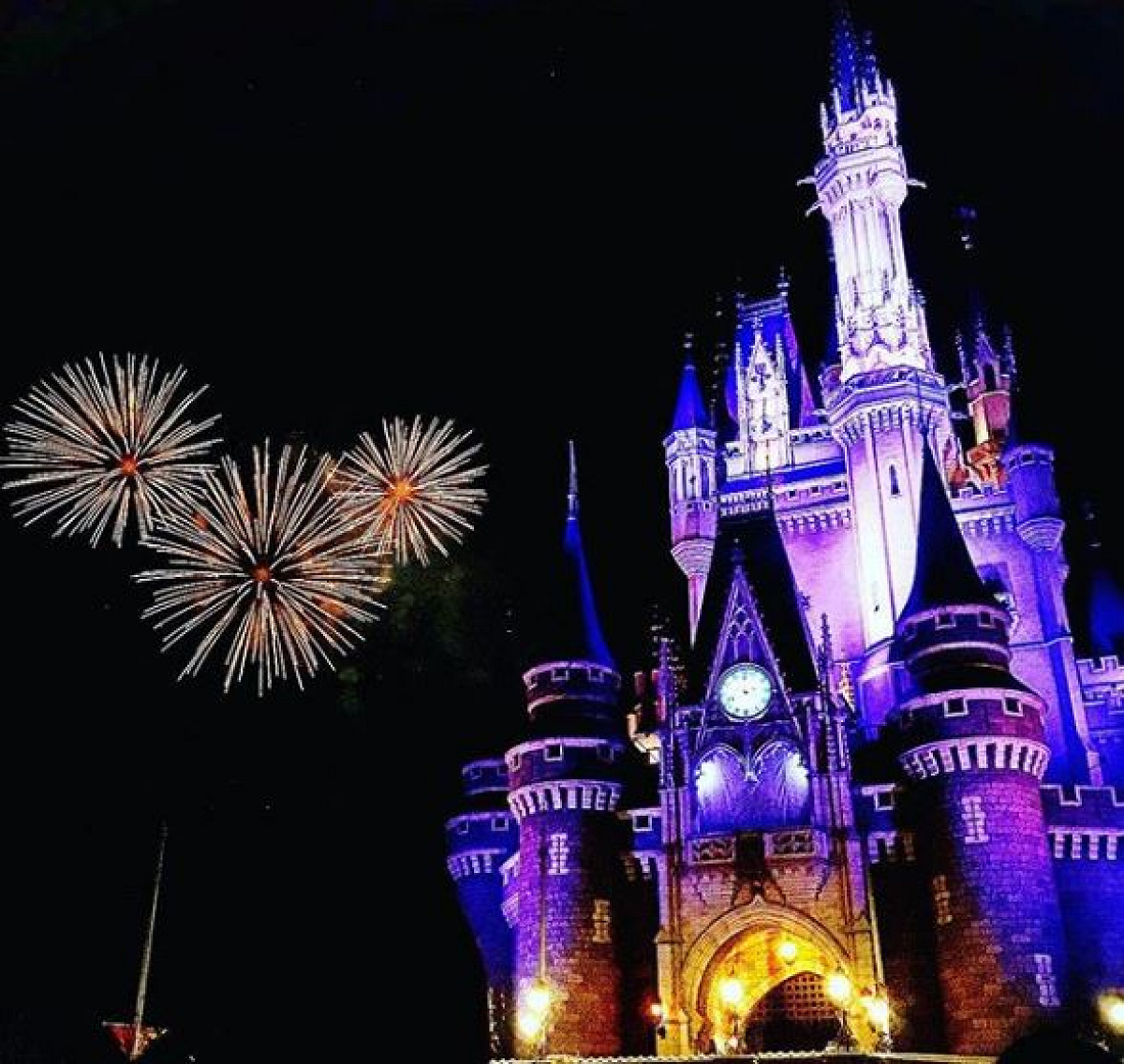 花火がミッキー型に☆| キャステル | CASTEL ディズニー情報