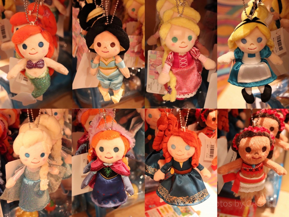 イッツ・ア・スモール・ワールド」ぬいぐるみバッジ| キャステル