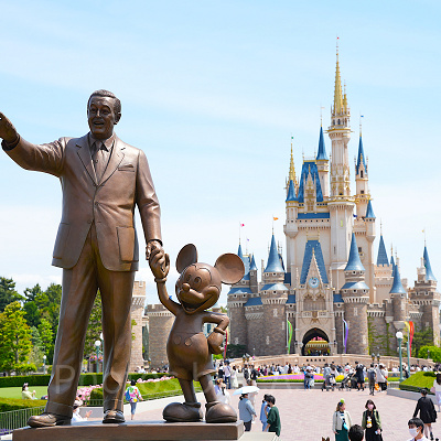 ウォルト・ディズニーとミッキー・マウスのパートナー像| キャステル