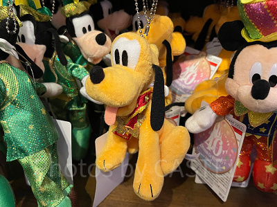 ディズニー40周年グッズ102点！記念コスチュームを着たミッキーたちの