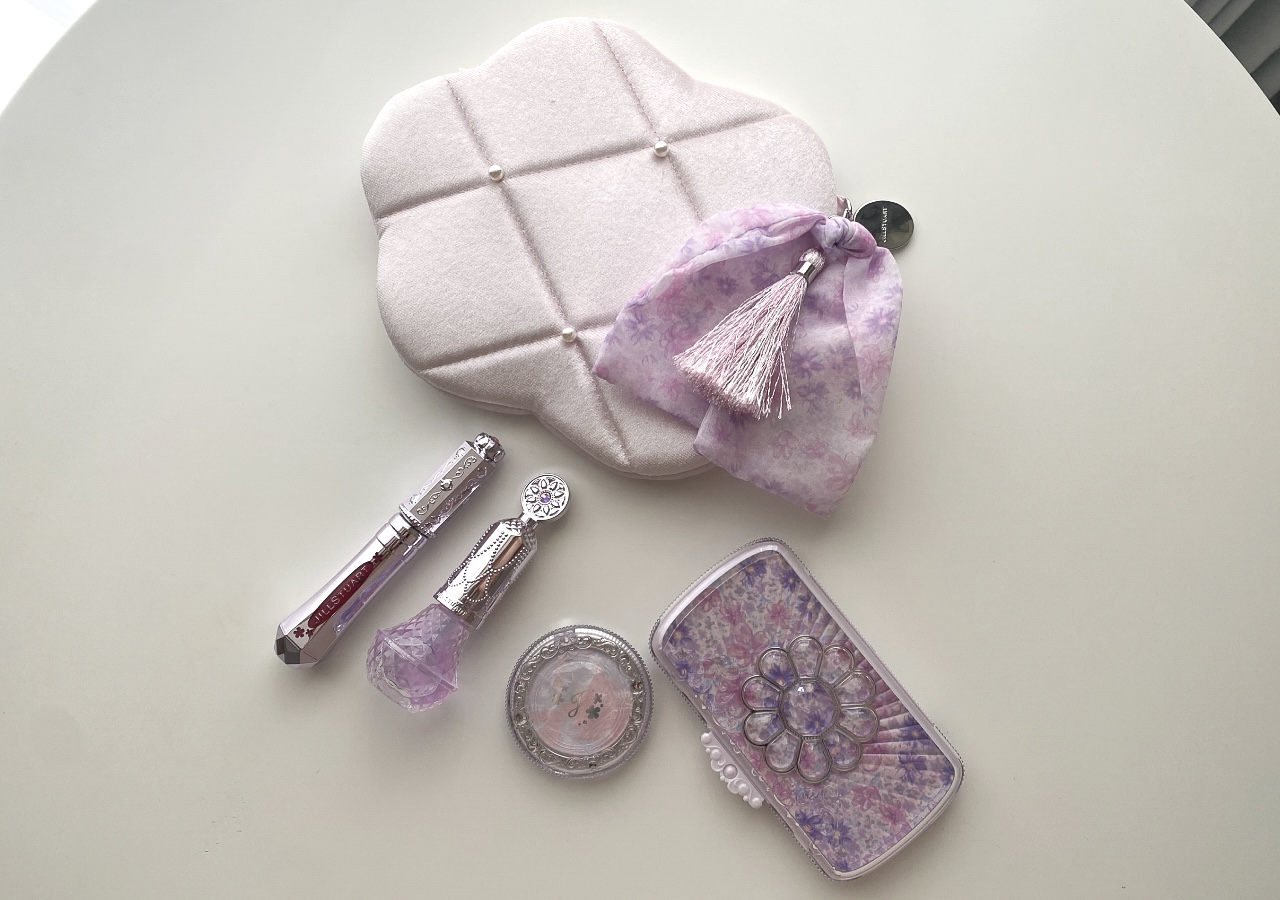 ジルスチュアート」のかわいすぎるホリデーコレクションを、元美容部員