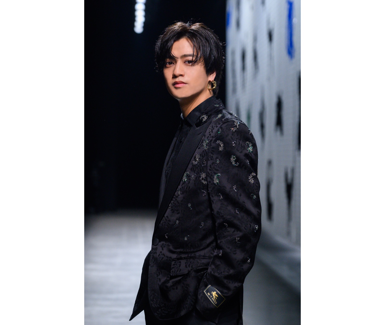 King & Prince髙橋海人さん、エトロのファッションショーにブラック