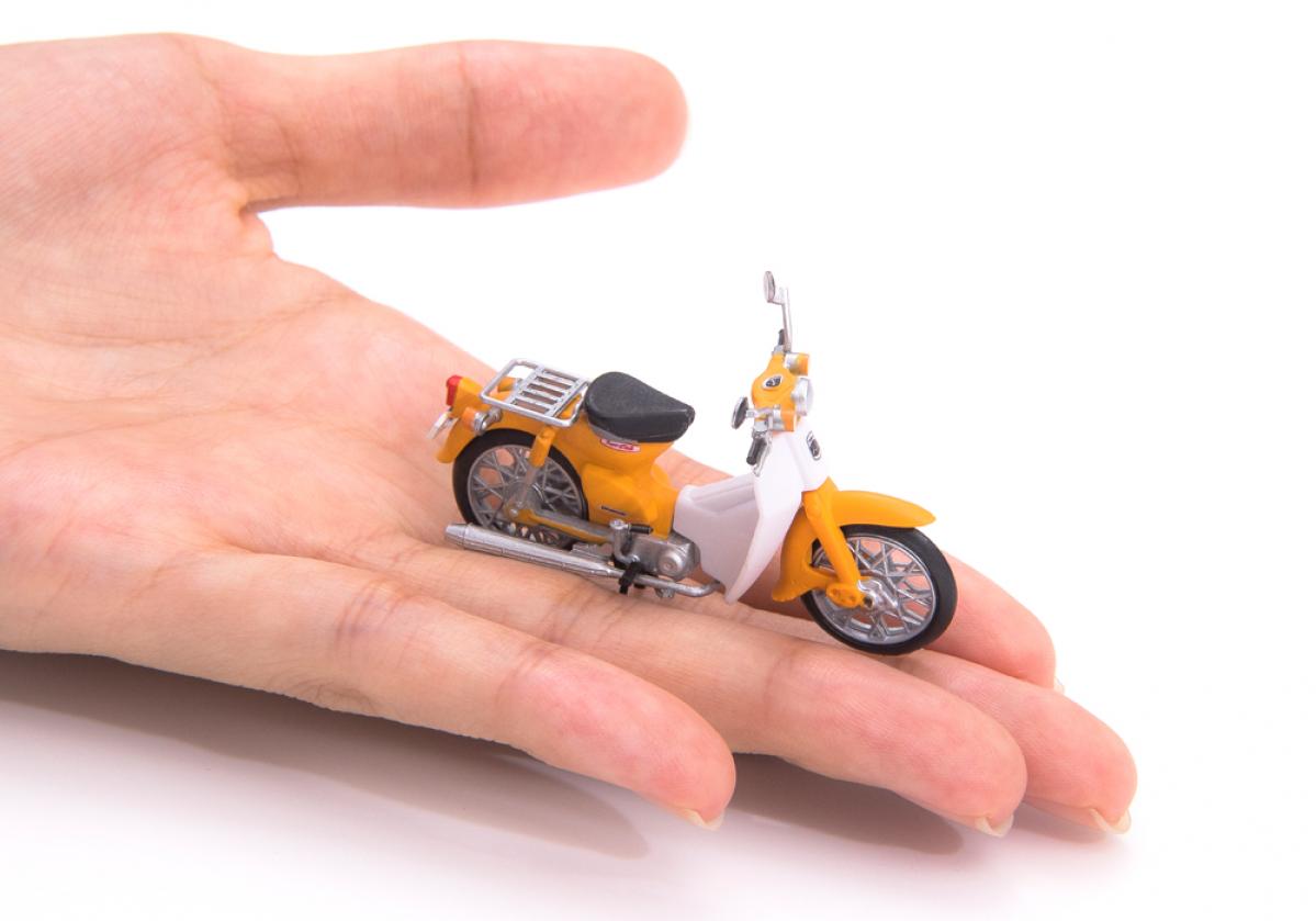 手のひらで愛でる、かわいいスーパーカブを発見!?【AOSHIMA・カプセル