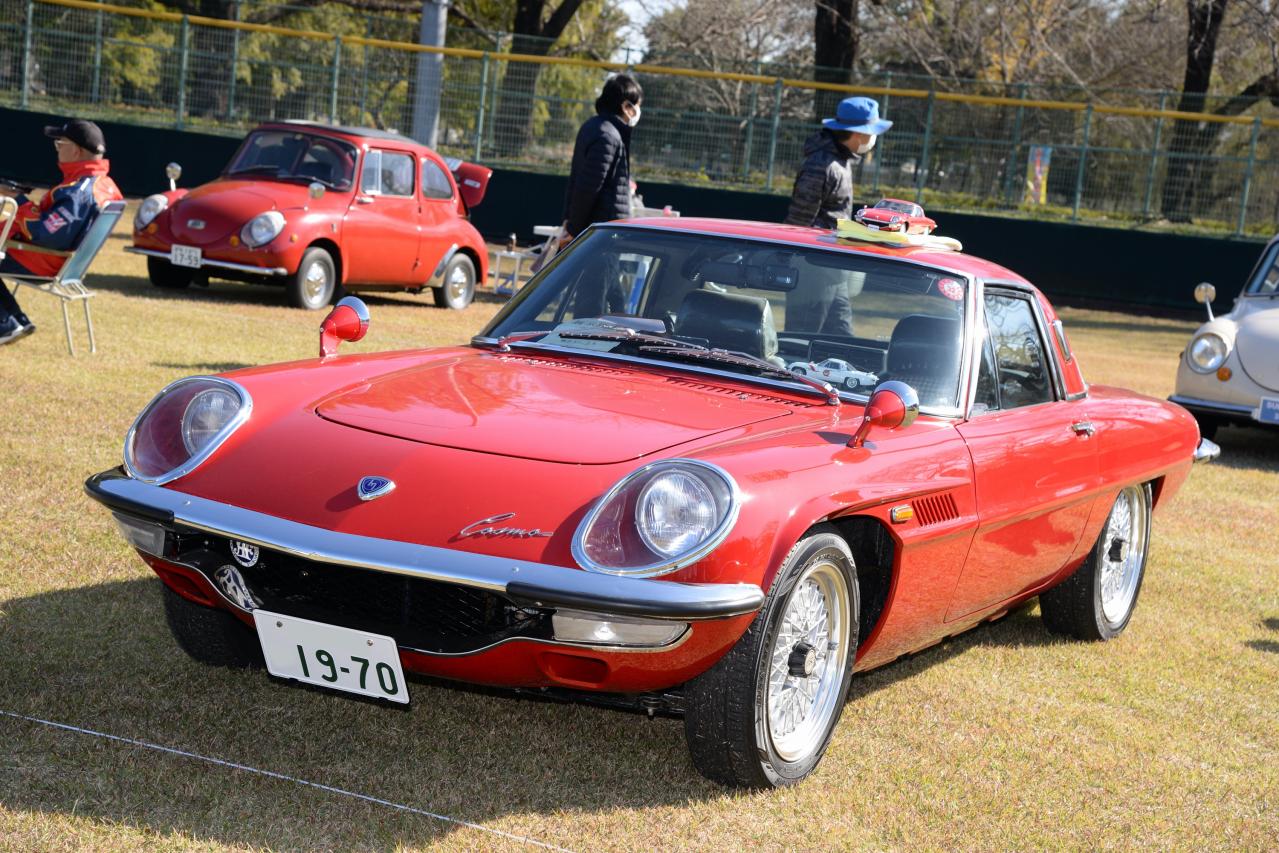 世界初のロータリースポーツカー、マツダ・コスモスポーツが登場