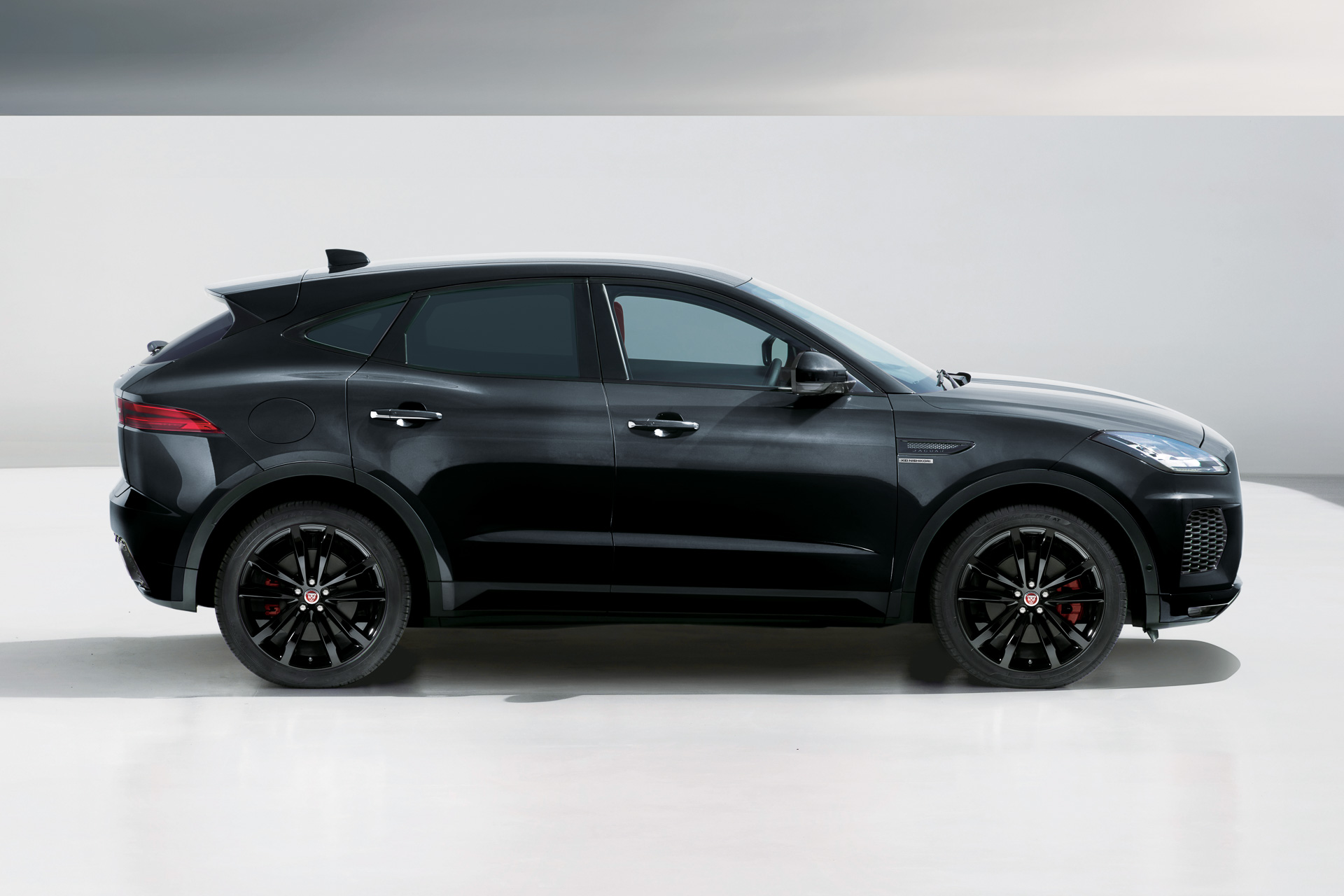 ジャガー、錦織圭選手とコラボした50台限定「E-PACE KEI NISHIKORI