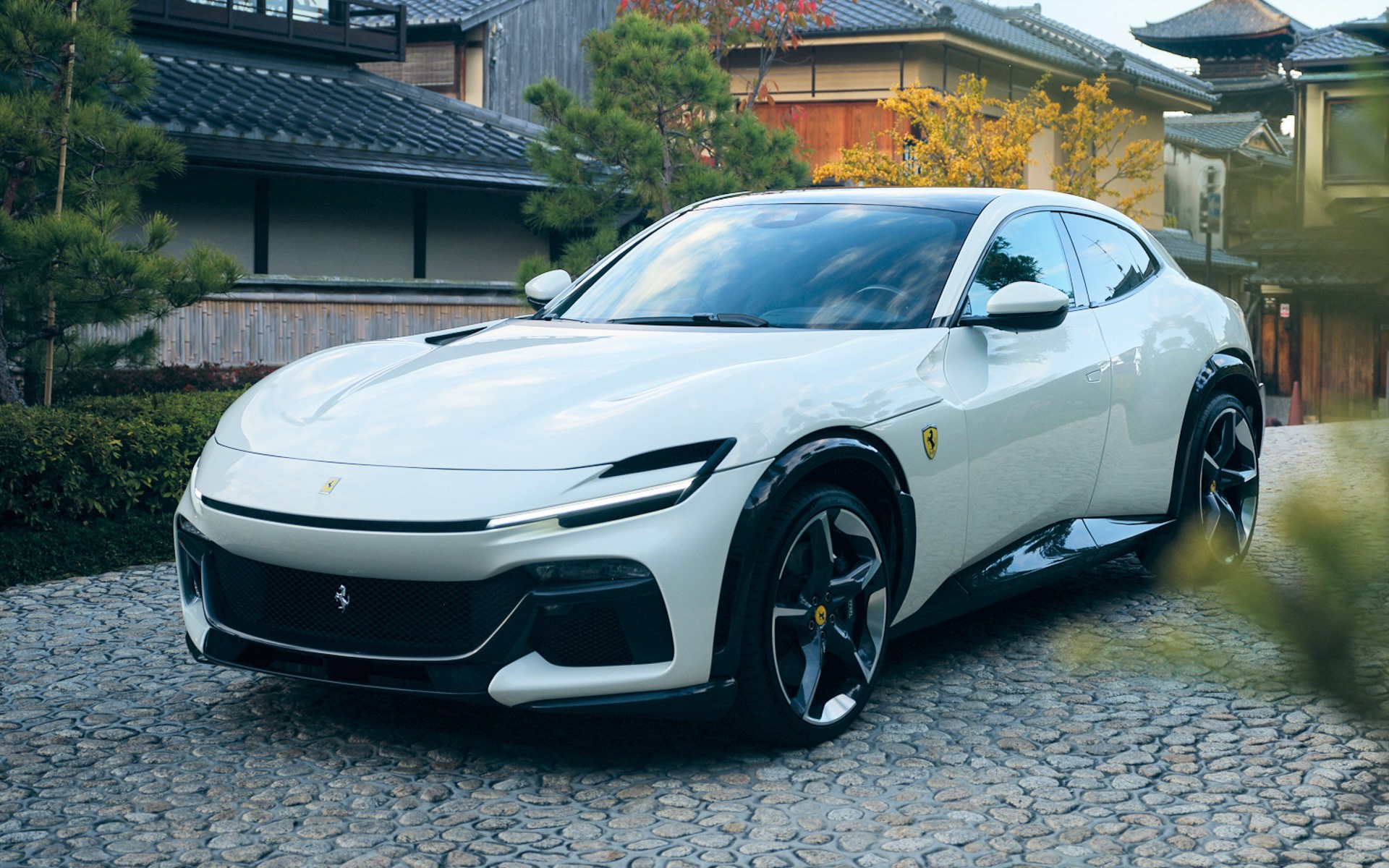 フェラーリ、「プロサングエ」日本初披露 725CV＆716NmのV12エンジンを