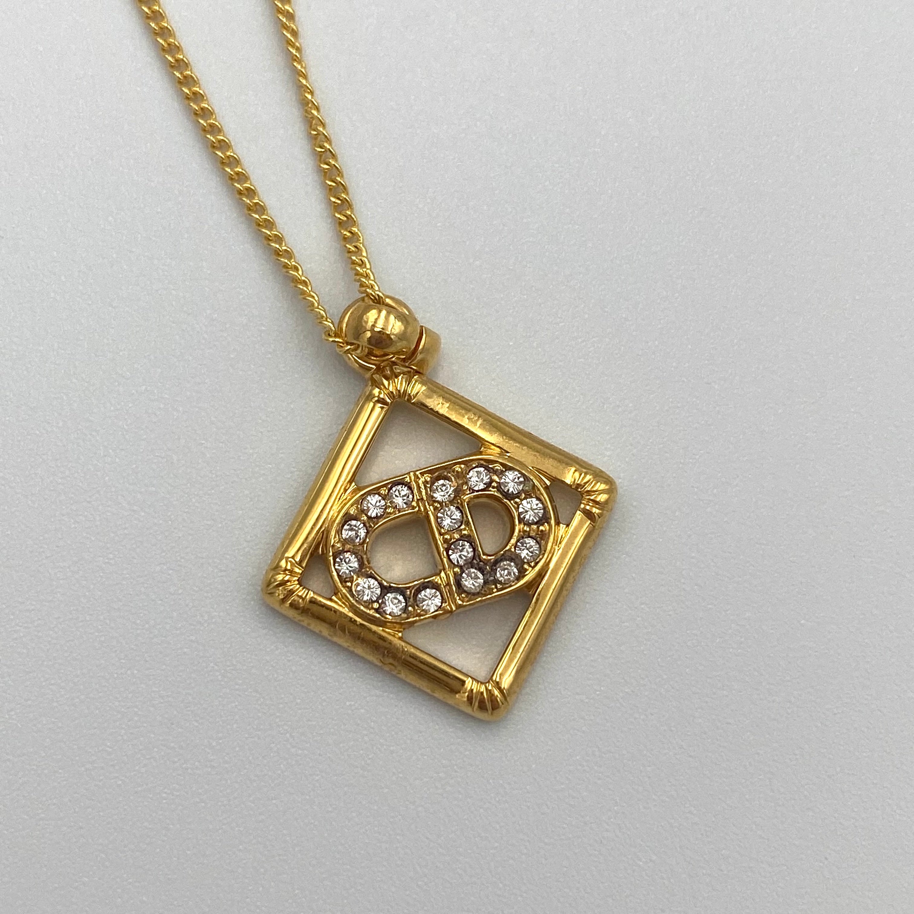 Dior CDロゴ ラインストーン ひし形 ネックレス