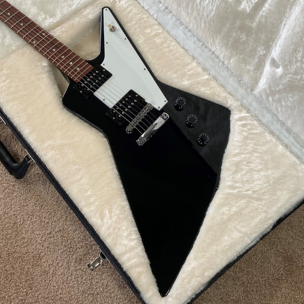 2012 Gibson Explorer in Ebony/Black with OHSC – Carrera Guitar