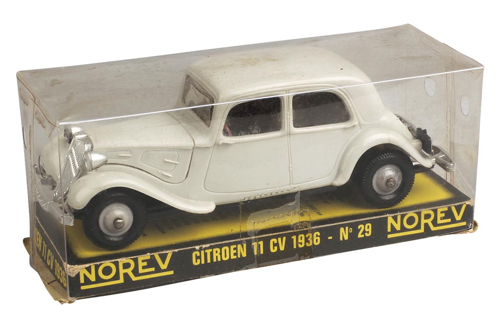1960年代を代表する「ノレブ」のプラスチック製ミニカー【GALLERIA
