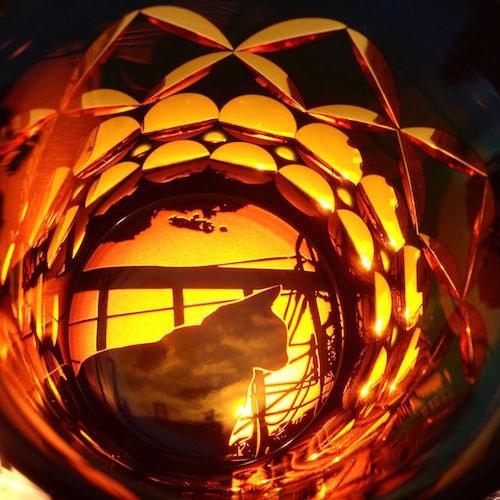 猫のいる風景をグラスの中に表現！「猫×江戸切子」で有名なガラス工芸