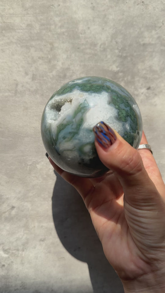 MOSS AGATE SPHERE L – CENTERING