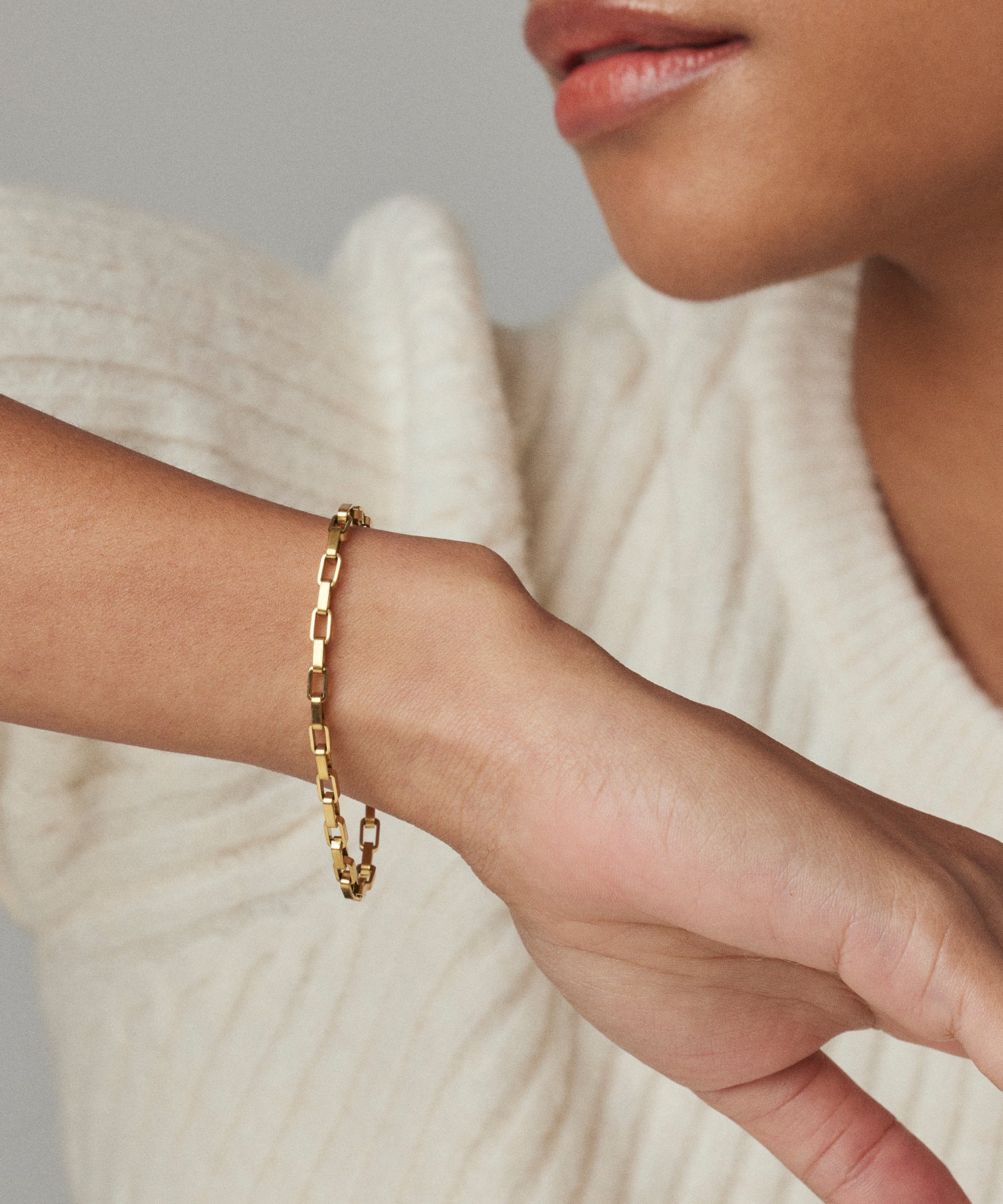 27.jpg?crop=center&height=1200