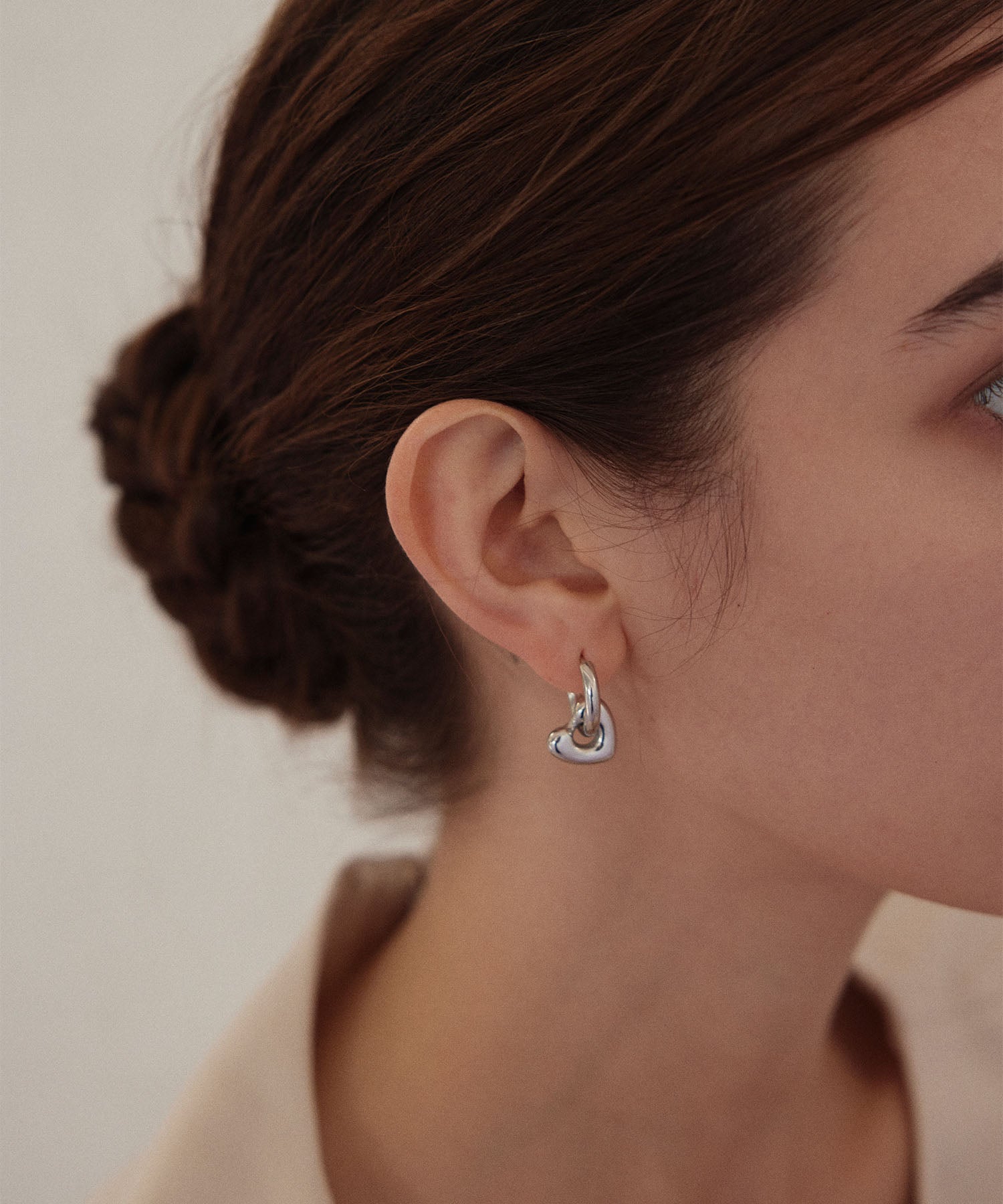 シルバー]ニュアンスハートフープピアス