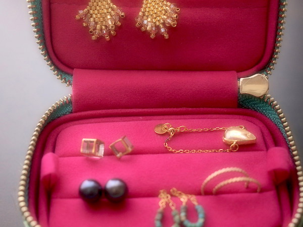 インドシルクのジュエリーポーチ [ARTIDA OUD アルティーダ ウード