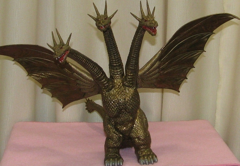 BANDAI【リアルアクション キングギドラ 】 - 適当に玩具とかのブログ