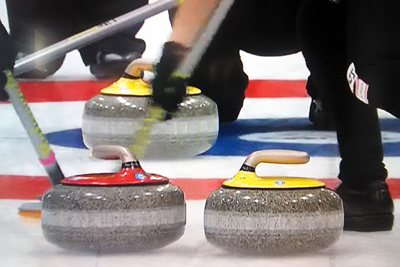 カーリング都市伝説（3）奥のストーンの方が大きい？ - 青森県庁