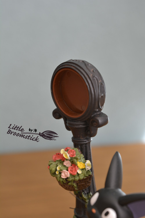 No.11 ジオラマ置時計街角のジジ - LittleBroomstick