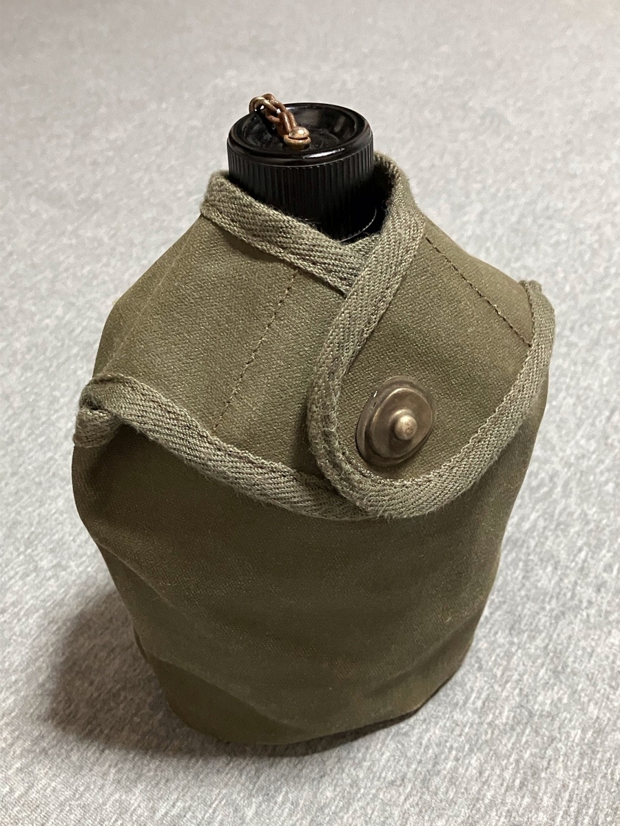古いモデルです！【自衛隊装備品】陸上自衛隊水筒セット（水筒覆い