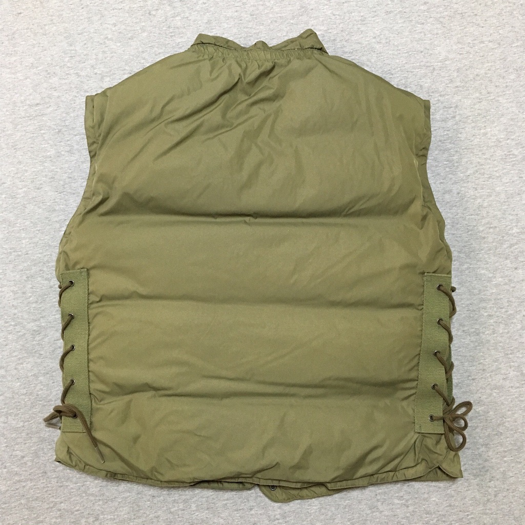 暖かいベストです！【アメリカの軍服】M69ボディアーマー（エポレット