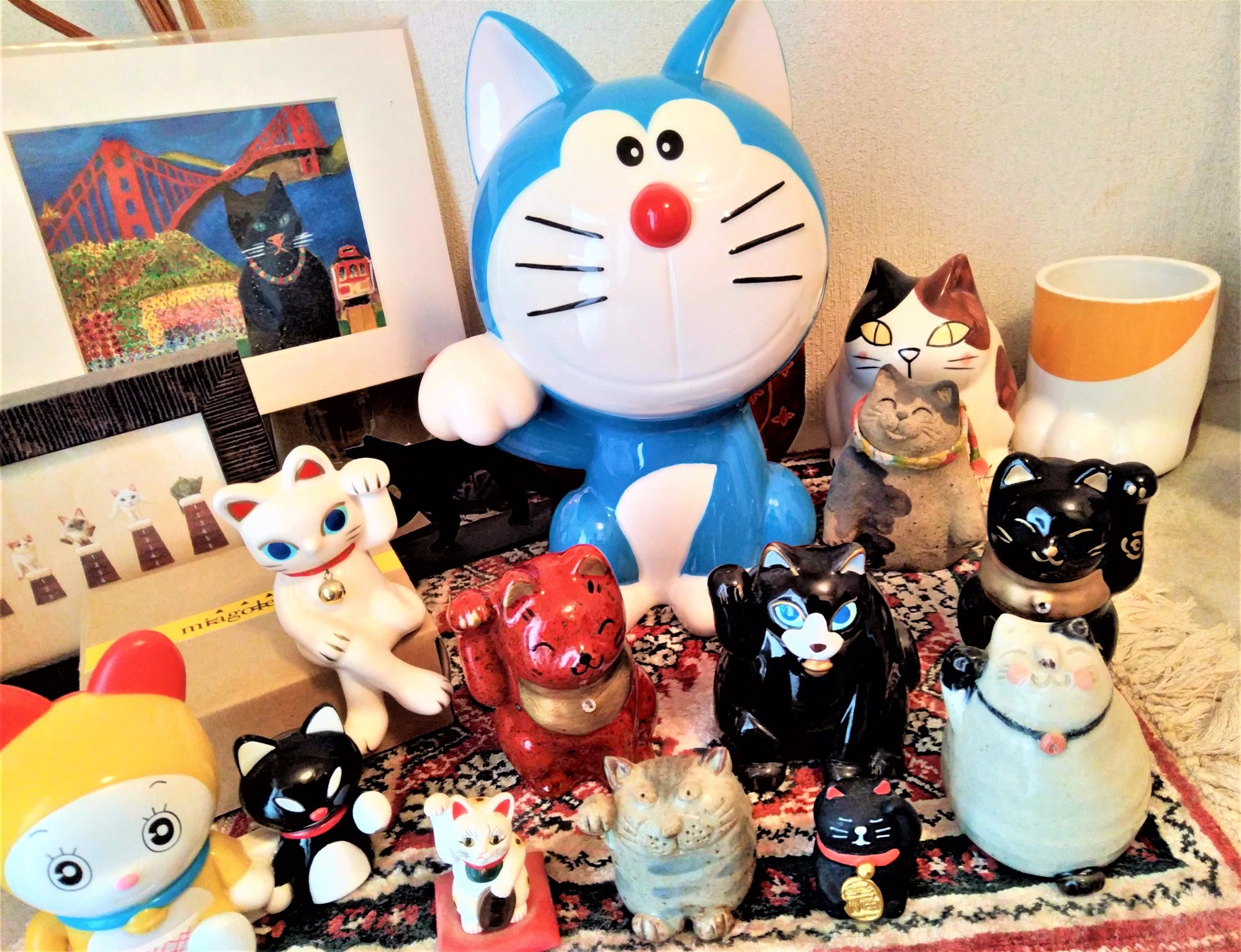 カムカムキャットフードを食べた猫貯金箱 - 藤子不二雄ファンはここにいる