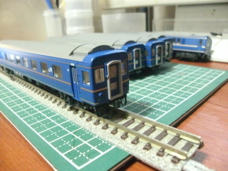 KATOの24系寝台特急「あさかぜ」金帯、入線するのこと - 客車列車