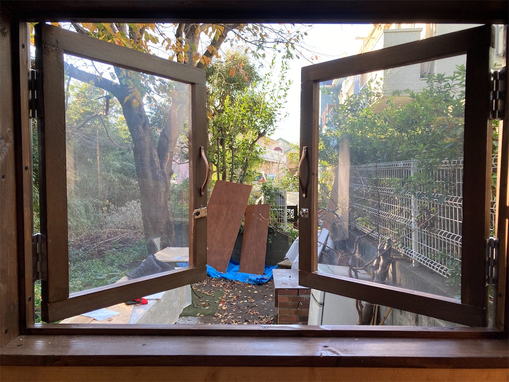 DIY】素人がツーバイフォー工法で小屋作り〜窓〜 - アラサー会社員の