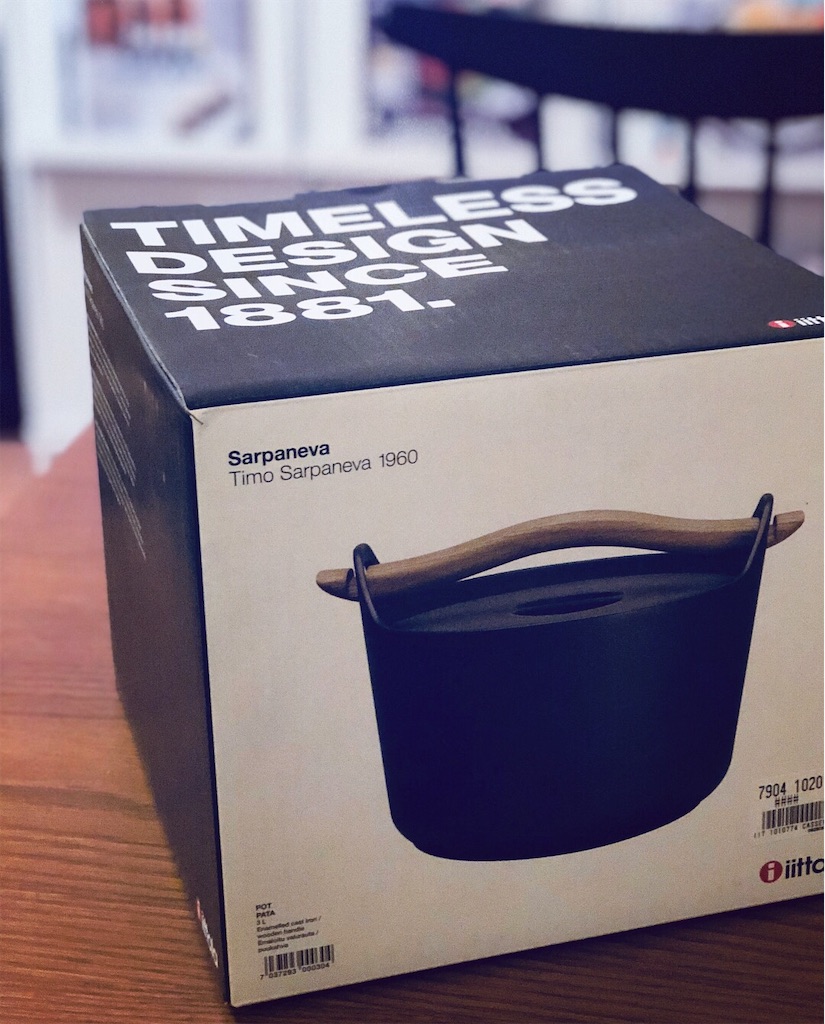 かもめ食堂』に登場したイッタラのおしゃれなホーロー鍋 キャセロール