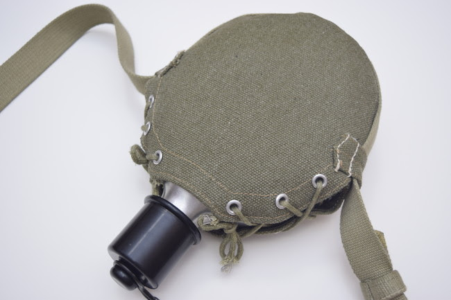 日本海軍の水筒って色々こった感じだよね - sm Dystopia