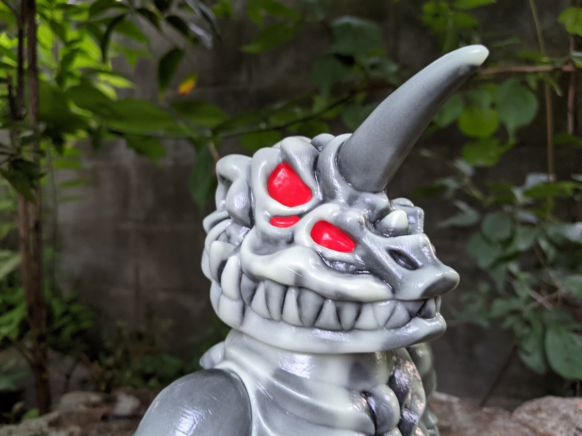 スカルトイズ×リアルヘッド / ドクロザウラー[BLACK x GID]〈+Eng sub