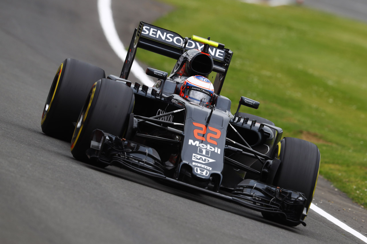 2006年ハンガリーGP 初優勝を挙げたジェンソン・バトン（ホンダRA106