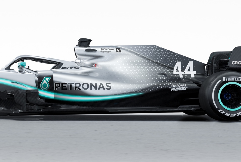 メルセデスF1、弱点克服に取り組み、新車『W10』をタイヤに優しい